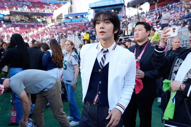 Joshua จาก Seventeen สร้างกระแสที่ Super Bowl! 🎉