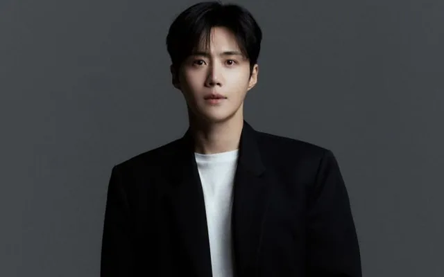 Kim Seon Ho ซ้อมละครเวทีท่ามกลางข่าวอื้อฉาวเรื่องภาษี! 🎭