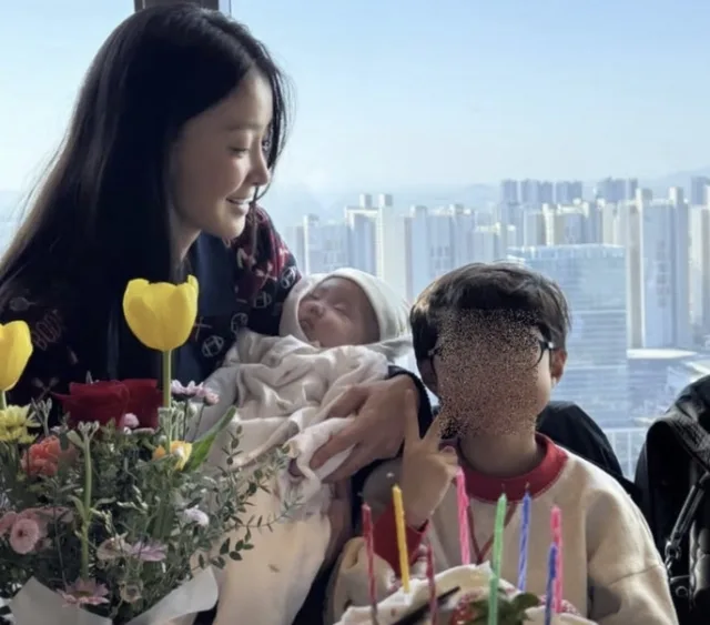 ลี ซี ยอง เผยหน้าลูกสาวคนที่สองครั้งแรก! 🎉
