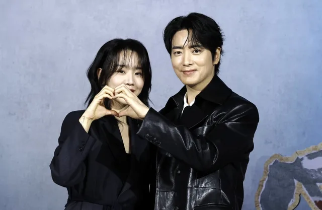 ลุ้นกันต่อ! Lee Jun Hyuk และ Shin Hye Sun เผยแทททูคู่