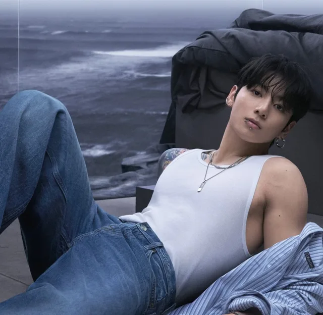 Jungkook โชว์ซิกแพคสุดแซ่บในแคมเปญ Calvin Klein! 🔥