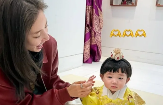 Son Dam Bi อวดภาพน่ารักของลูกสาวในชุดฮันบก 🎉