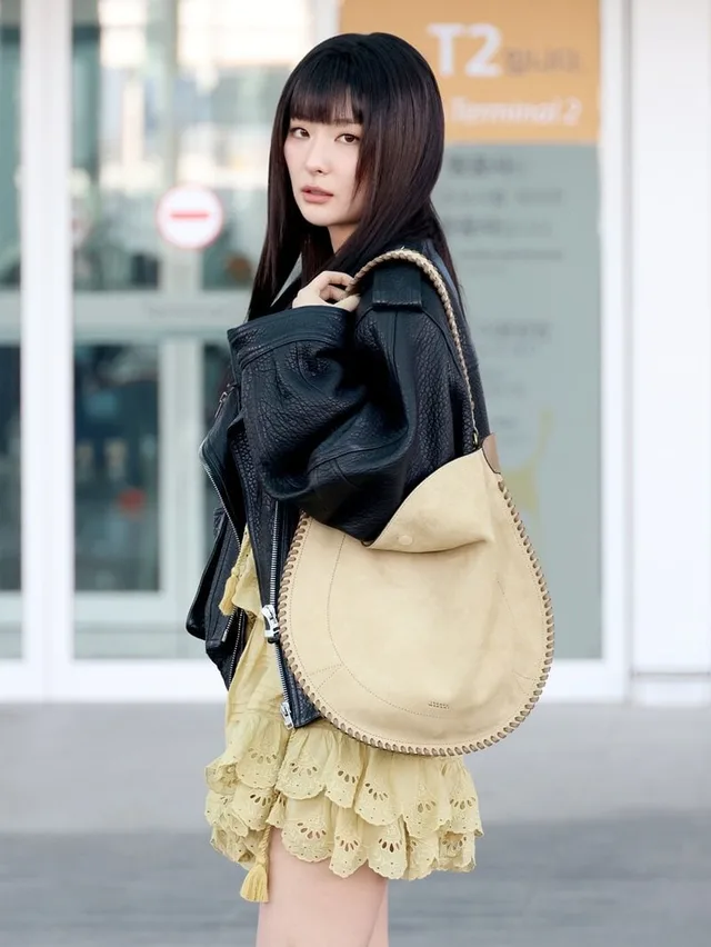 Seulgi จาก Red Velvet เดินทางไปปารีสในชุด Isabel Marant ก่อนงาน FW26