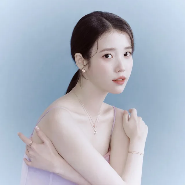IU เผยความงามสง่างามในเซ็ตถ่ายภาพเครื่องประดับใหม่
