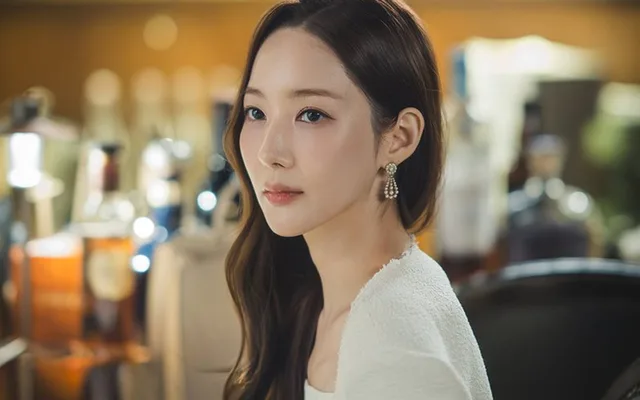 พัคมินยองเผยดื่มน้ำ 3 ลิตรต่อวันเพื่อลดน้ำหนักใน 'Siren's Kiss'