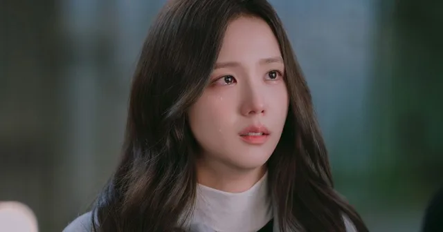 การแสดงของ Jisoo BLACKPINK ถูกวิจารณ์อย่างรุนแรงใน K-Drama ใหม่ "Boyfriend On Demand"