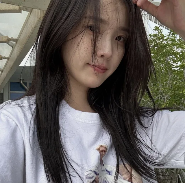 IU แชร์คลิปเต้นสนุกกับนักแสดงจาก 'Perfect Crown'