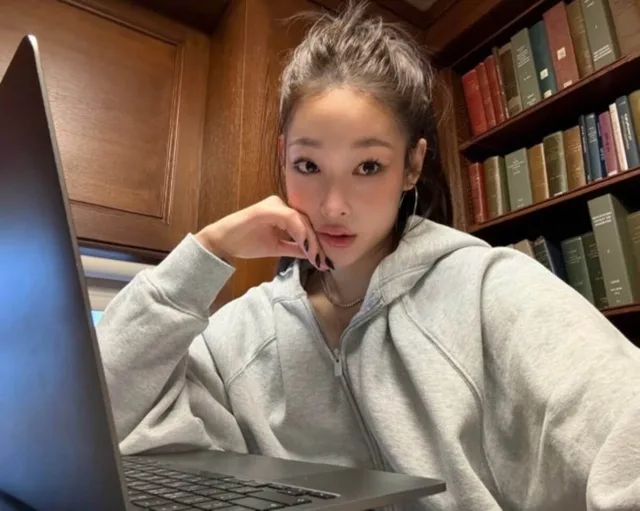 Annie จาก ALLDAY PROJECT แชร์ชีวิตประจำวันที่ Columbia University สไตล์สบายๆ ของเธอได้รับการตอบรับจากแฟนๆ