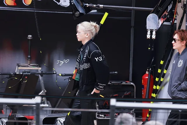 Felix Stray Kids โดดเด่นด้วยความหล่อใน F1 Chinese Grand Prix