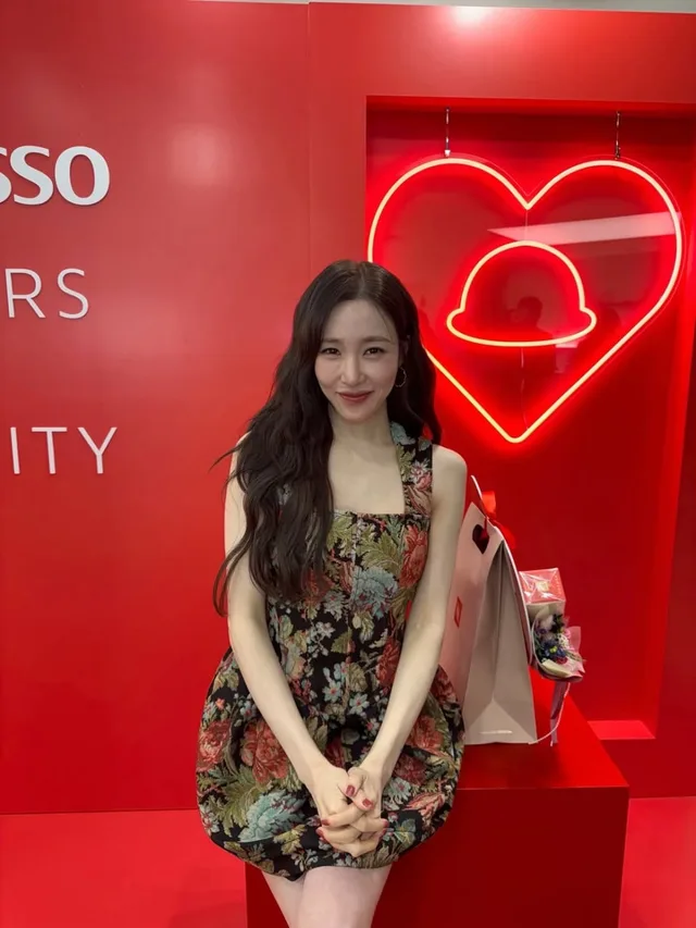 Tiffany Young โชว์ความสวยในชุดมินิเดรสที่งาน Nespresso