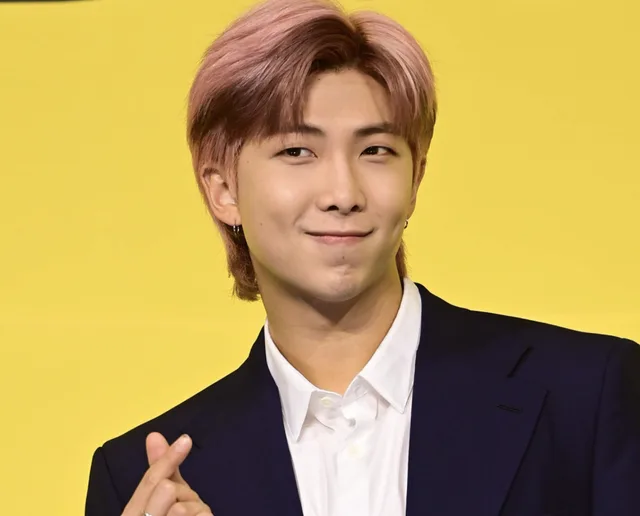 RM แห่ง BTS สนับสนุนการจัดพิมพ์แคตตาล็อกภาพวาดเกาหลีในพิพิธภัณฑ์ทั่วโลก