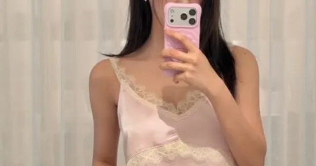 ไอดอลเกิร์ลกรุ๊ปดึงดูดความสนใจด้วยแฟชั่นสนามบินสุดเซ็กซี่