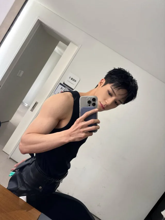 เจโน NCT โพสต์เซลฟี่ถือบุหรี่ไฟฟ้าแล้วลบออก