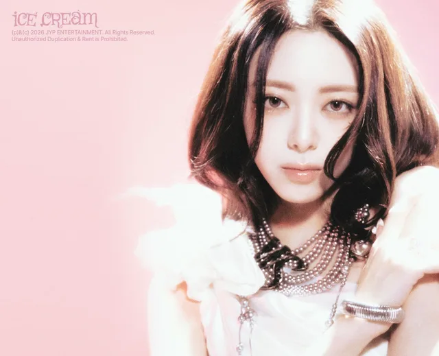 Yuna จาก ITZY เปิดใจเกี่ยวกับแรงกดดันก่อนเดบิวต์เดี่ยวด้วย 'Ice Cream'