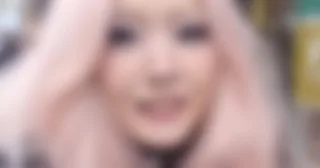 นางแบบดังเปลี่ยนลุคจนจำแทบไม่ได้