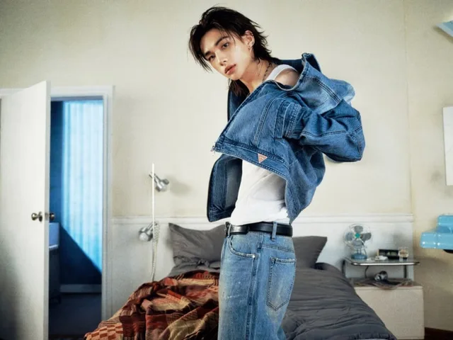 Hyunjin จาก Stray Kids ร่วมงานแคมเปญยีนส์ใหม่ของ GUESS