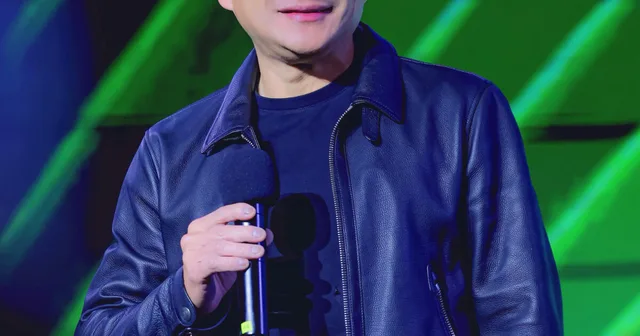 สองคนที่ไม่คาดคิดได้รับการดูแลแบบ K-Pop ในวันโกหกเมษา
