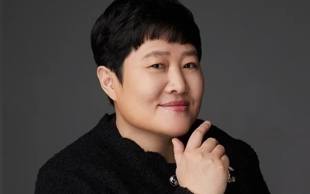 ซีอีโอ Hook Entertainment Kwon Jin Young ถูกตัดสินให้รอลงอาญาคดีทุจริต