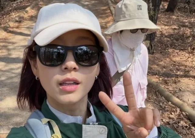 Park Shin Hye อัปเดตชีวิตประจำวันผ่านการเดินป่า