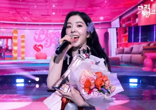Irene จาก Red Velvet คว้าชัยในเพลง "Biggest Fan" พร้อมการแสดงสุดตระการตาในรายการ 'Music Bank' วันที่ 10 เมษายน