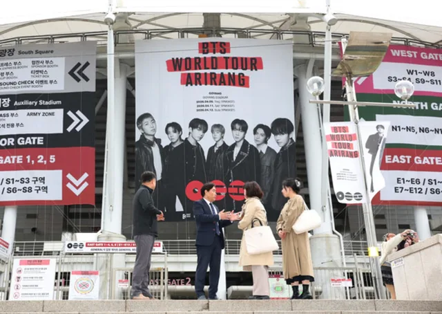 ตำรวจสอบสวนการขโมยกำไลข้อมือเข้าชม 500 ชิ้นที่สถานที่จัดคอนเสิร์ต BTS ในโกยาง