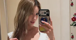 เจนโซมีจาก I.O.I สวมบทบาทเป็นบาร์บี้มนุษย์ในอัปเดตล่าสุด