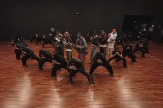 BTS ปล่อยคลิปซ้อมเต้นสำหรับ "Hooligan" และ "2.0"