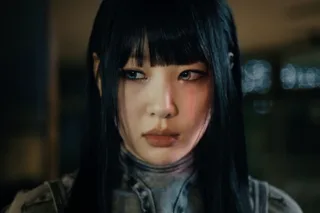 ชม: Yves กลับมาอีกครั้งในมิวสิกวิดีโอสุดดึงดูดสำหรับ "NAIL (feat. Lolo Zouaï)"