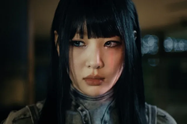 ชม: Yves กลับมาอีกครั้งในมิวสิกวิดีโอสุดดึงดูดสำหรับ "NAIL (feat. Lolo Zouaï)"