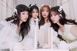 QWER เผยความงดงามเหมือนตุ๊กตาในภาพคอนเซ็ปต์กลุ่ม 'Ceremony'