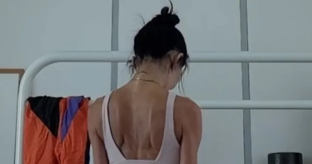 นักแสดงสาวเกาหลีเผยกล้ามท้องและกล้ามหลังชัดเจน