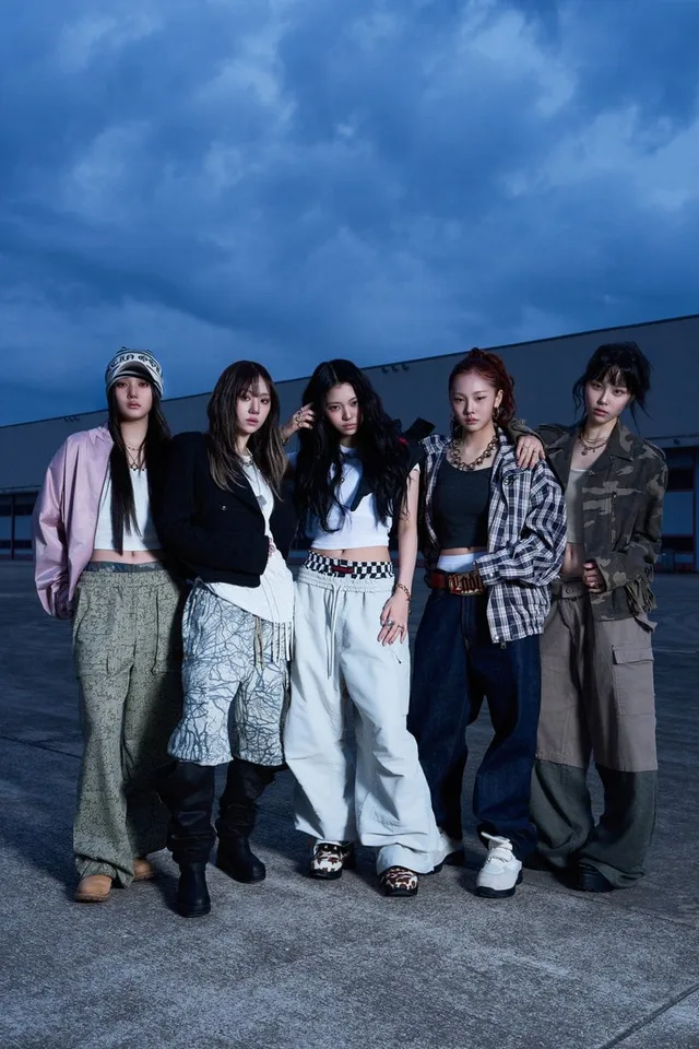 Keyveatz วงเกิร์ลกรุ๊ปแรกของ AOMG เปิดตัวสมาชิกทั้งห้าในภาพคอนเซปต์สำหรับซิงเกิลพรีรีลีส