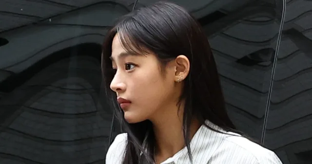 รถบรรทุกประท้วงเกี่ยวกับสถานะของ Minji จาก NewJeans ก่อให้เกิดการตอบโต้ครั้งใหญ่