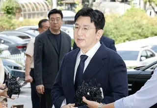 Bang Si Hyuk เผชิญคำร้องขอหมายจับในคดีฉ้อโกง IPO