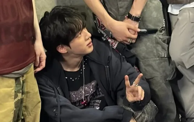 Jin BTS ดึงดูดความสนใจด้วยภาพหลังเวทีหลังคอนเสิร์ตที่ญี่ปุ่น