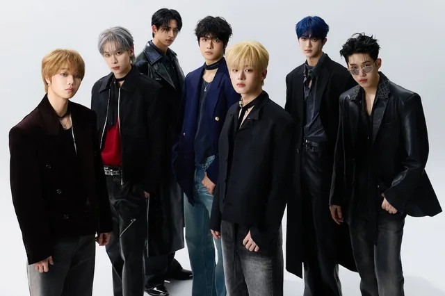 YOUNITE คัมแบ็กสุดคูล! ปล่อยภาพทีเซอร์เซ็ตสอง น้อยแต่มาก สวยสะกดทุกสายตา ✨