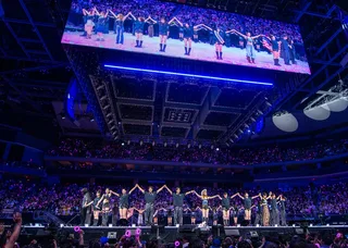 ONCE ทั่วโลกเฮ! TWICE สร้างประวัติศาสตร์ ทุบสถิติยอดผู้ชมทัวร์อเมริกาเหนือสูงสุดของเกิร์ลกรุ๊ป K-Pop! 🎉