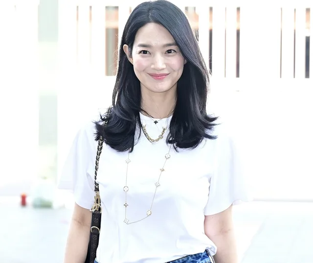 กรี๊ดสลบ! Shin Min Ah สวยสะบัดที่สนามบิน เตรียมบินไป Marrakech ด้วยลุคสุดชิค!