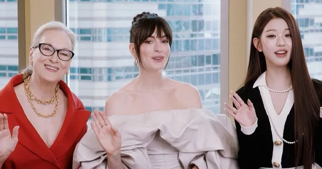 กรี๊ดสลบ! Anne Hathaway และ Meryl Streep ชม Jang Wonyoung IVE ไม่หยุดปาก สวยประหนึ่งดอกไม้แรกแย้ม! 🌸