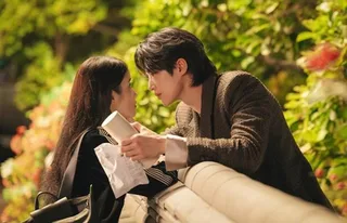 จูบพาเรตติ้งพุ่ง! IU และ Byeon Woo Seok เคมีระเบิดใน ‘Perfect Crown’
