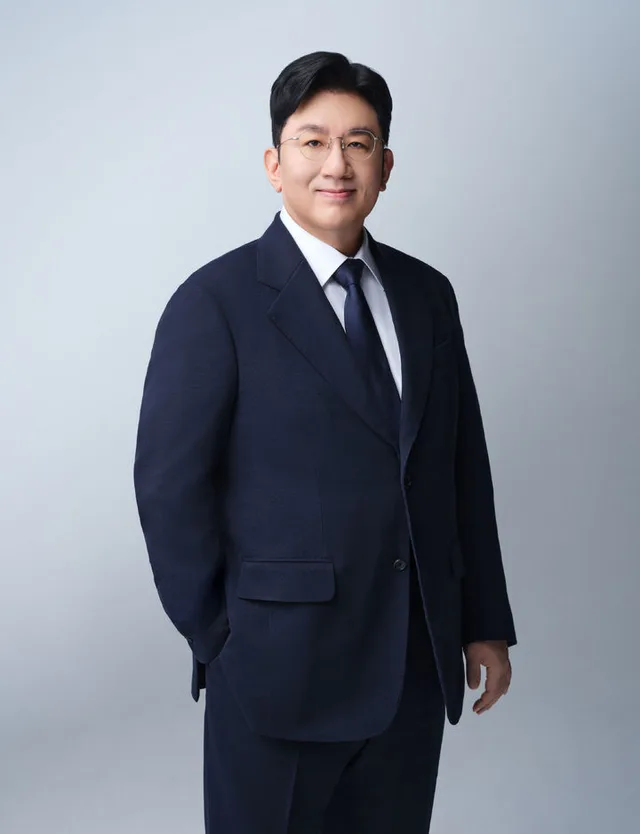 ช็อกวงการ! Bang Si-hyuk ผู้ทรงอิทธิพลแห่ง K-pop อาจเป็นตัวแปรเสี่ยงครั้งใหญ่?