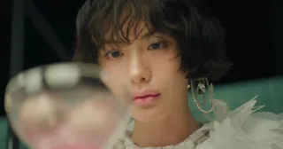 T.O.P เผยเหตุผลสุดปังที่เลือก Nana มาแสดง MV คัมแบ็ก