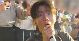 แฟนๆ K-Pop ประกาศตั้งครรภ์กลางคอนเสิร์ต กลายเป็นประเด็นร้อนแรง