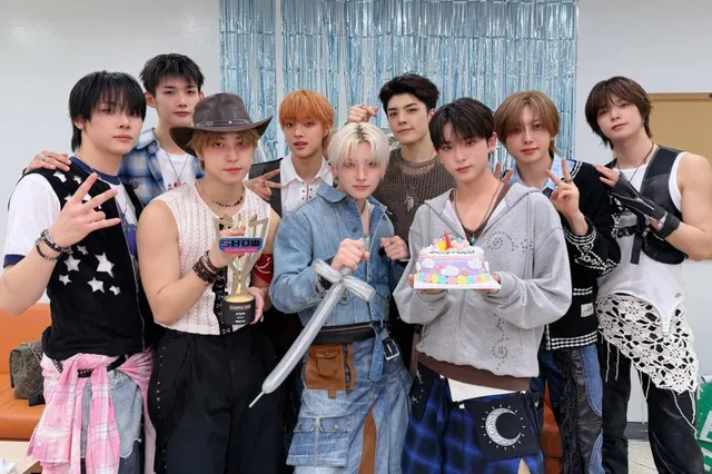 &TEAM คว้าชัยชนะครั้งแรกในรายการ Show Champion ด้วยเพลง "We On Fire"!