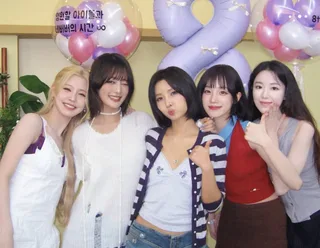 Minnie (G)I-DLE ฉลองครบรอบเดบิวต์ 8 ปี จัดเต็มภาพหมู่สุดอบอุ่น พร้อมแคปชั่นซึ้งๆ “มาอยู่ด้วยกันไปนานๆ นะ”