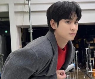 Kim Soo Hyun ผอมซูบโทรม? ยูทูบเบอร์เผยเจอที่ซองซูดง แถมเอเจนซียังเจอศึกหนัก!