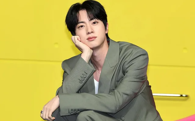 เปิดปรัชญา 'อยู่บ้าน' ของ Jin วง BTS: ทำไมวันหยุดถึงเลือกเล่นเกม มากกว่าออกไปข้างนอก?