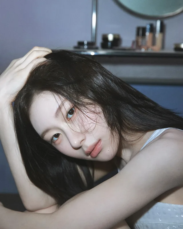 Chaeryeong ITZY เผยความงามธรรมชาติในทีเซอร์เดี่ยวสำหรับ 'Motto'