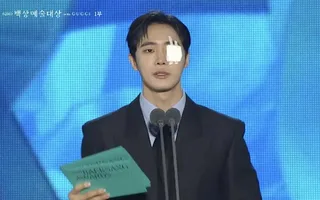 Choo Young Woo ร่วมงาน Baeksang Arts Awards แม้บาดเจ็บที่ตา พร้อมผ้าปิดตาคู่ใจ