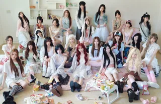tripleS ปล่อยภาพคอนเซ็ปต์ใหม่สุดปังสำหรับคัมแบ็ก 24 สมาชิกในเพลง 'LOVE&POP'